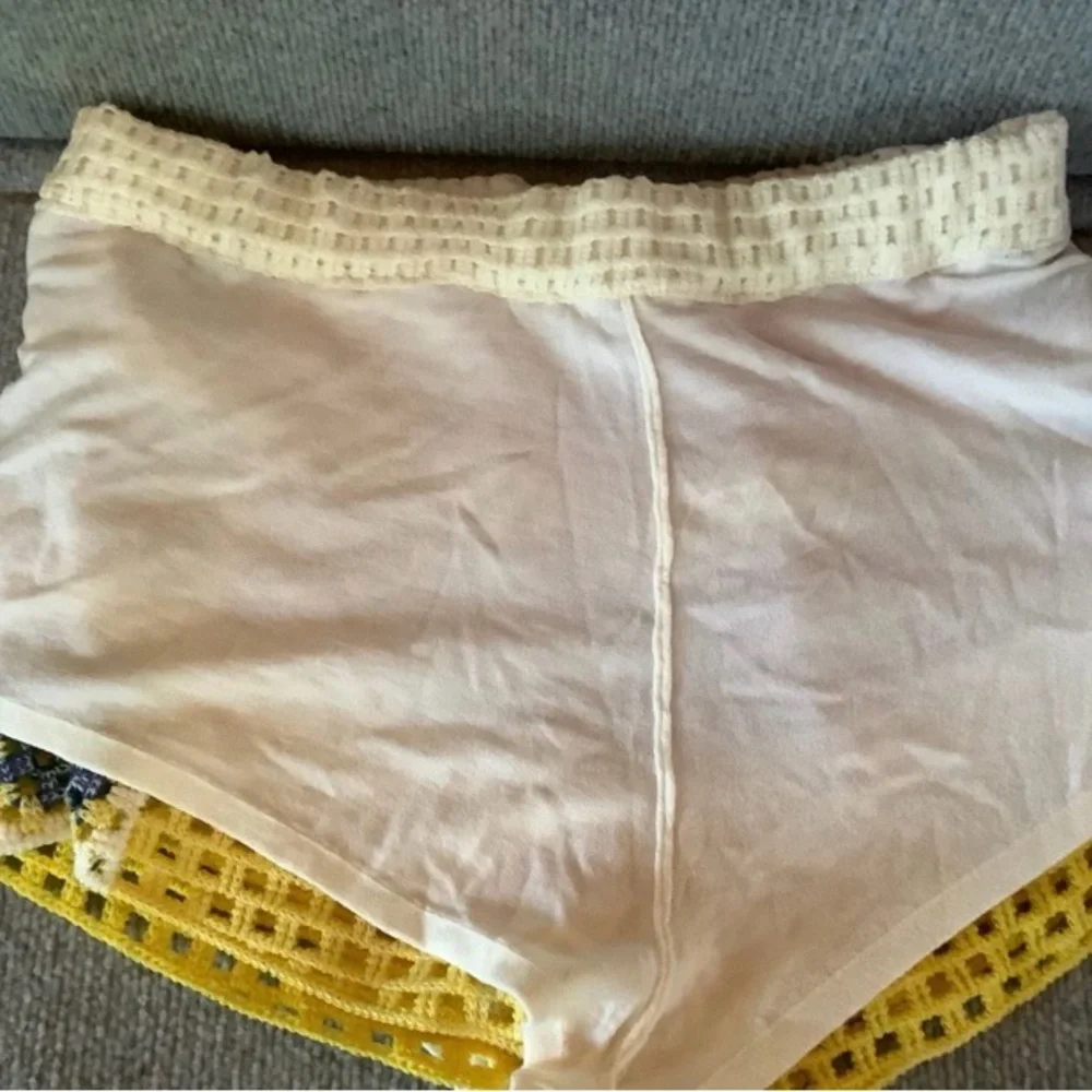 Designer Farm Rio Mixed Crochet Lined Shorts Size M in EUC/MSRP of $170! - Picture 5 of 8